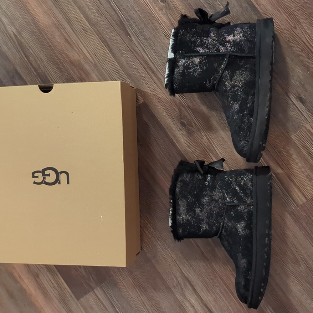 Women's UGG Mini Bailey Bow Glimmer